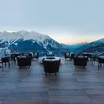 Отель Le Massif & The Leading Of The World