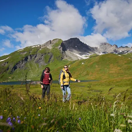 Le Massif & The Leading Of The World Готель Курмайор