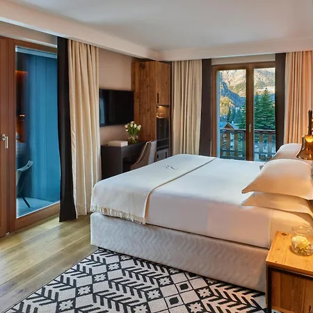 Le Massif & The Leading Of The World Szálloda 5*