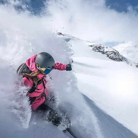 Le Massif & The Leading Of The World Готель 5*