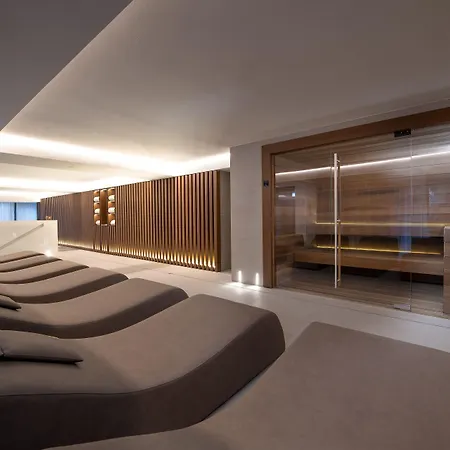 Le Massif & The Leading Of The World Готель