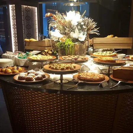 Le Massif & The Leading Of The World