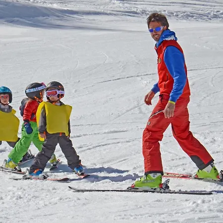 Le Massif & The Leading Of The World