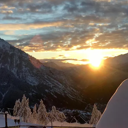 Le Massif & The Leading Of The World