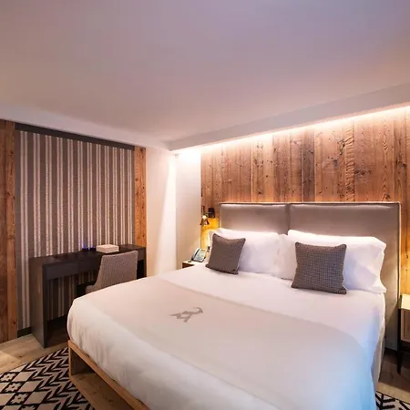 Szálloda Le Massif & The Leading Of The World 5*