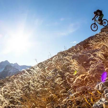 Le Massif & The Leading Of The World 5*