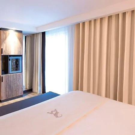 Szálloda Le Massif & The Leading Of The World 5*