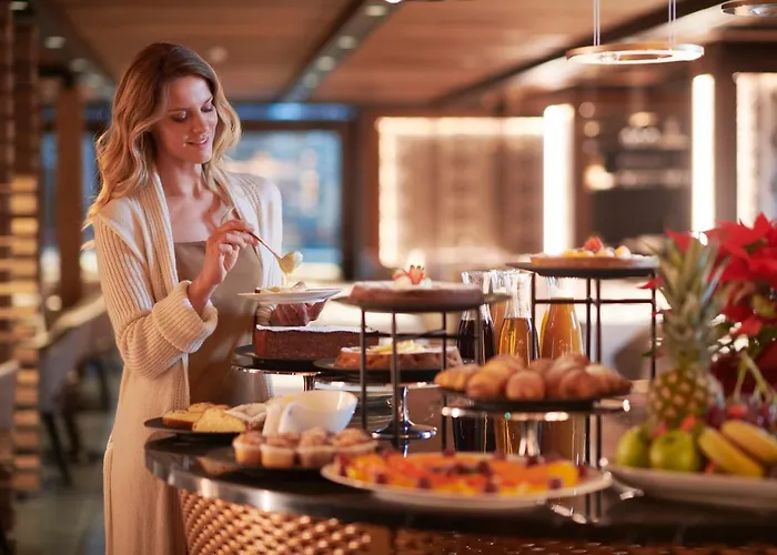 Hotel Le Massif & The Leading Of The World