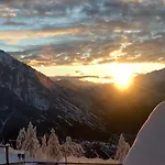 Le Massif & The Leading Of The World