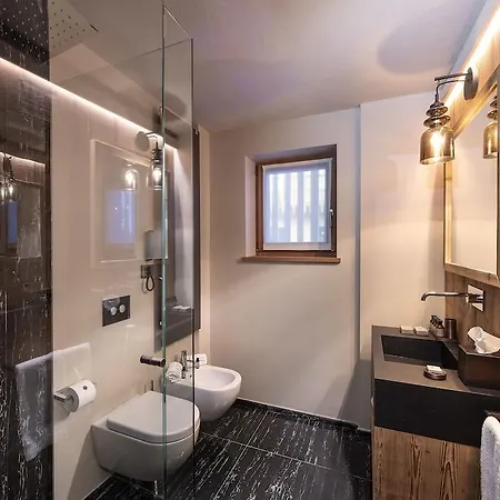 Hotel Le Massif & The Leading Of The World