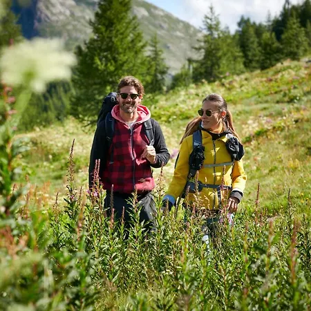 Le Massif & The Leading Of The World クールマイユール