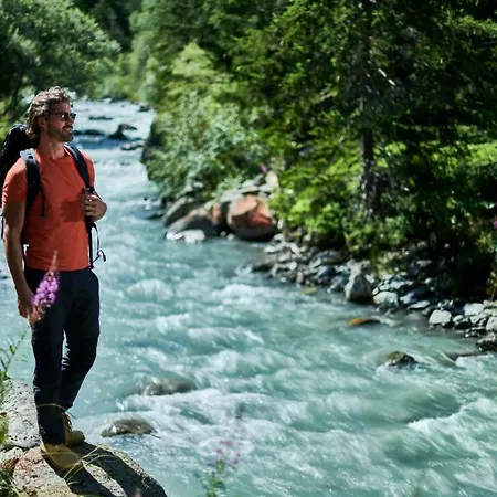 Le Massif & - The Leading Of The World 5*