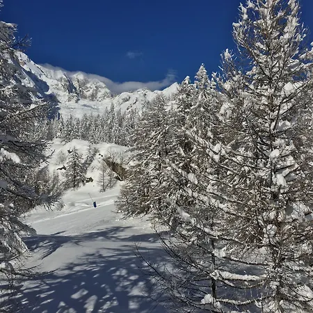 Отель Le Massif & - The Leading Of The World 5*