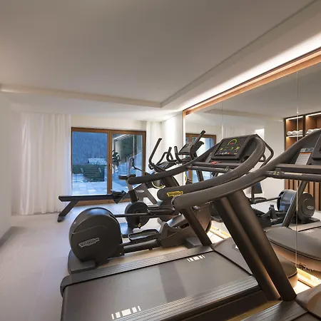 Le Massif & The Leading Of The World Hotel