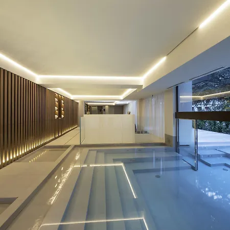 Le Massif & The Leading Of The World Hotel