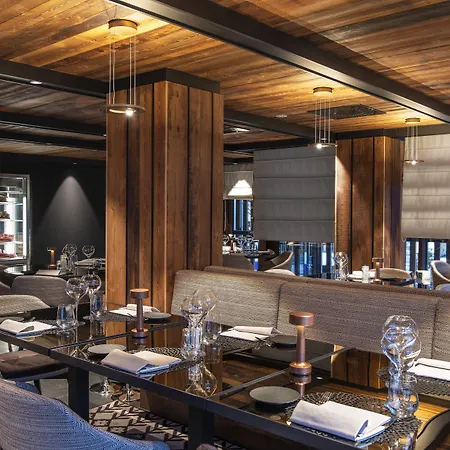 Le Massif & - The Leading Of The World 5*