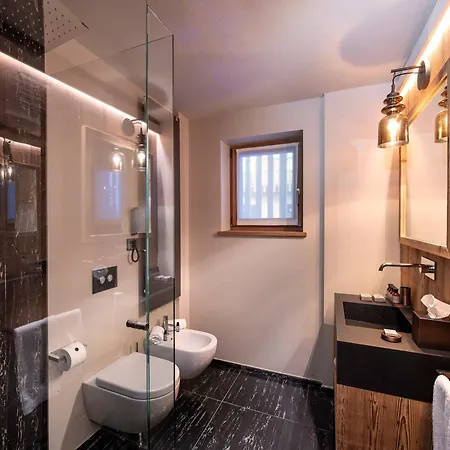 Le Massif & - The Leading Of The World 5*