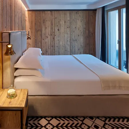 Le Massif & The Leading Of The World Hotel 5*
