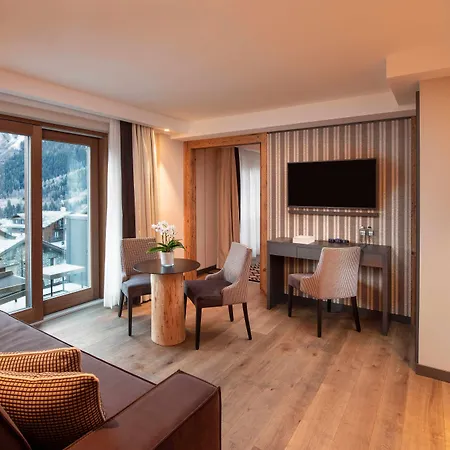 Le Massif & - The Leading Of The World Курмайор