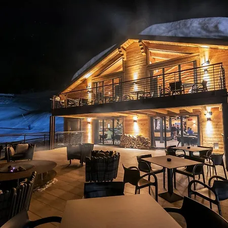 Hotel Le Massif & The Leading Of The World