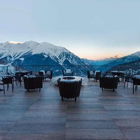 Hotel Le Massif & The Leading Of The World