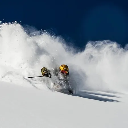 Hotel Le Massif & The Leading Of The World