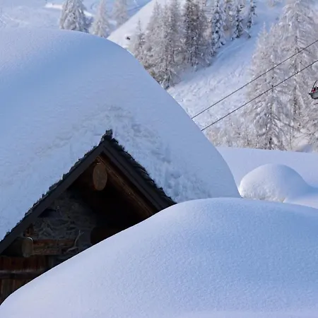 Le Massif & The Leading Of The World Hotel