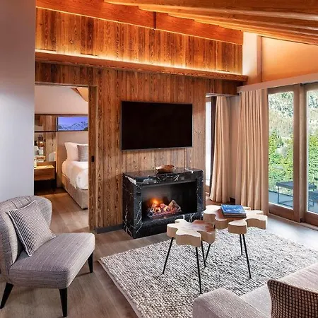 Le Massif & The Leading Of The World Hotel