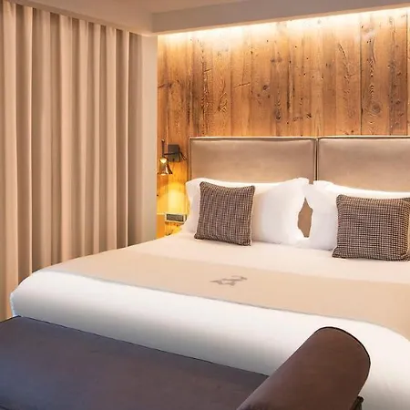 Hotel Le Massif & The Leading Of The World