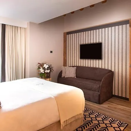 Le Massif & The Leading Of The World