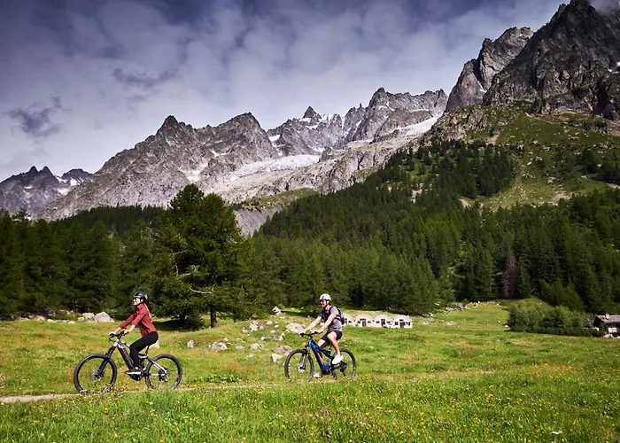Otel Le Massif & The Leading Of The World