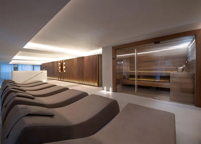 Le Massif & The Leading Of The World Hotel