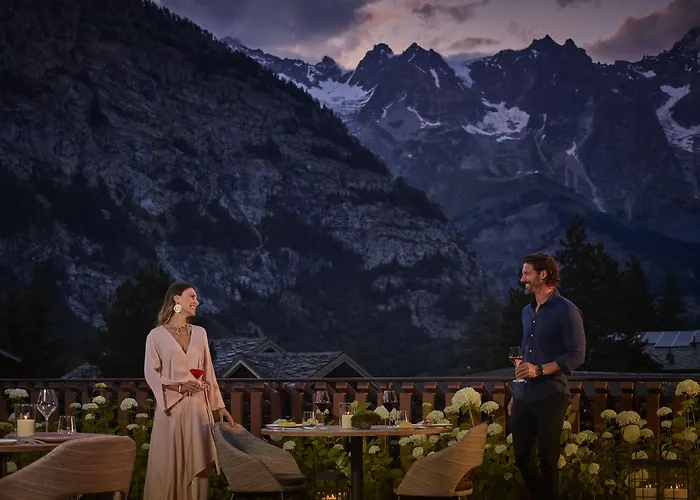 Otel Le Massif & The Leading Of The World