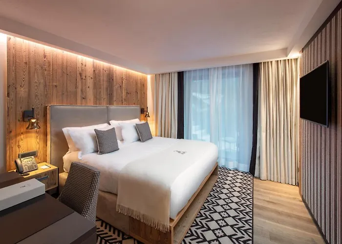 Le Massif & The Leading Of The World 5* 库马约尔