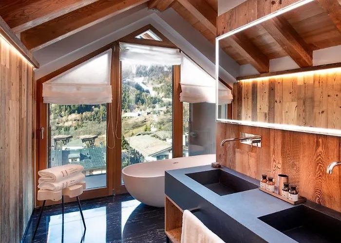 Otel Le Massif & The Leading Of The World