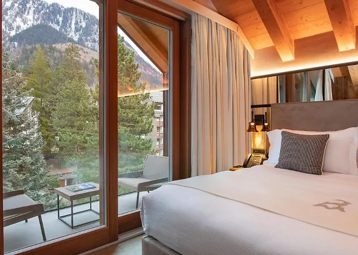 Le Massif & The Leading Of The World Hotel